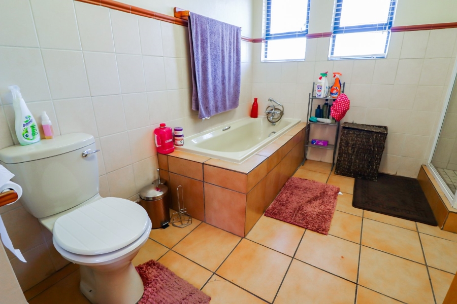 4 Bedroom Property for Sale in Heuwelsig Free State